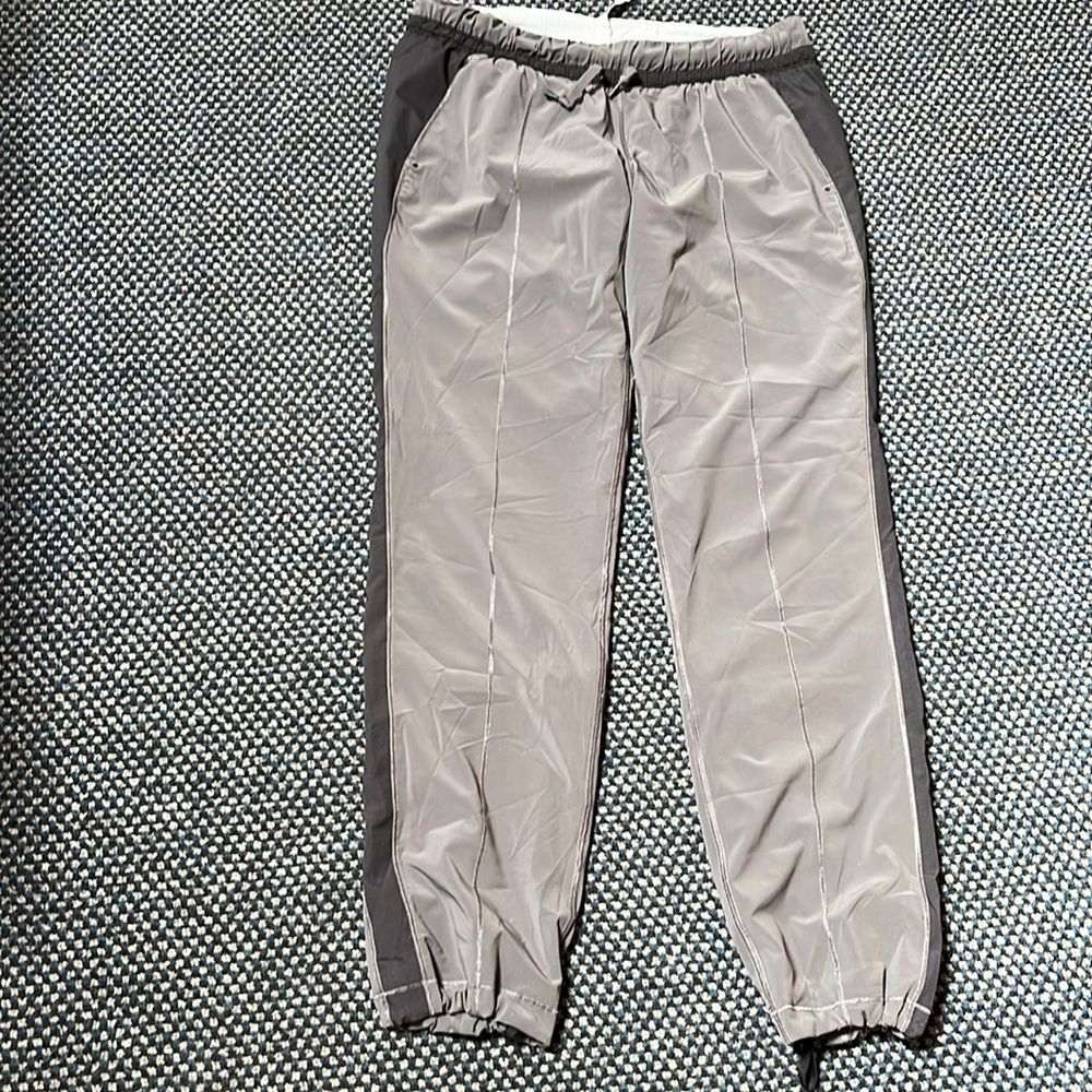 Lululemon Gray Jogger Side and Back Zip Pockets - Picture 9 of 12